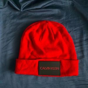 Red Calvin Klein Toque